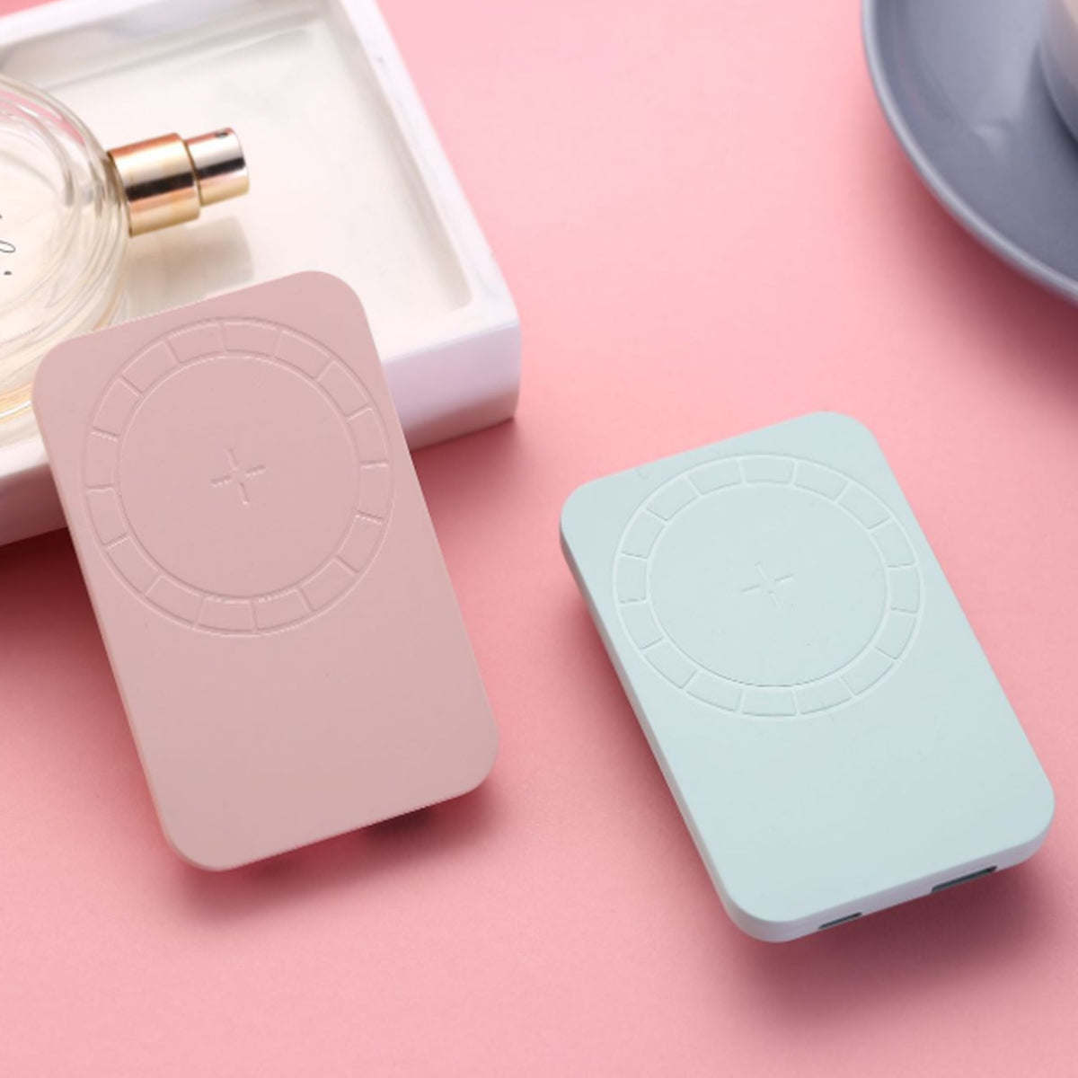 Wireless Magnet Charger And Power Bank For iPhone 12